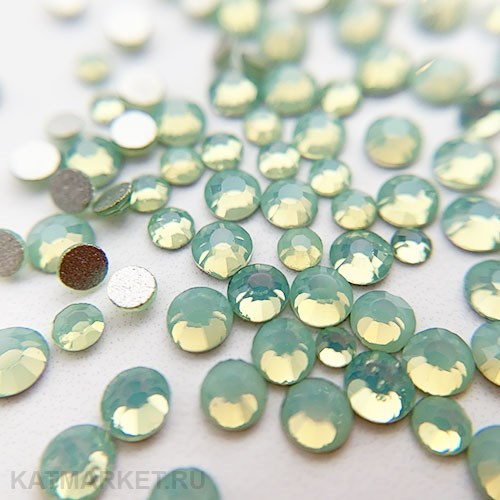 Стразы Опал разноразмерные в баночке 100шт зеленые 61308103